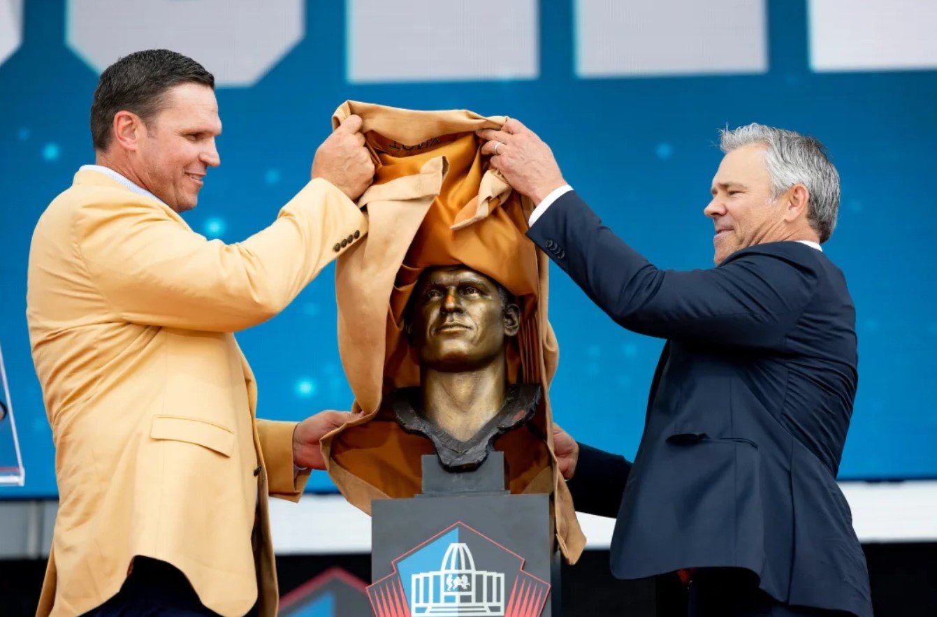 Tony Boselli unveils his hall of fame bust with help from former teammate Mark Brunell. Boselli became the first Jaguar to be inducted into the Pro Football Hall of Fame.